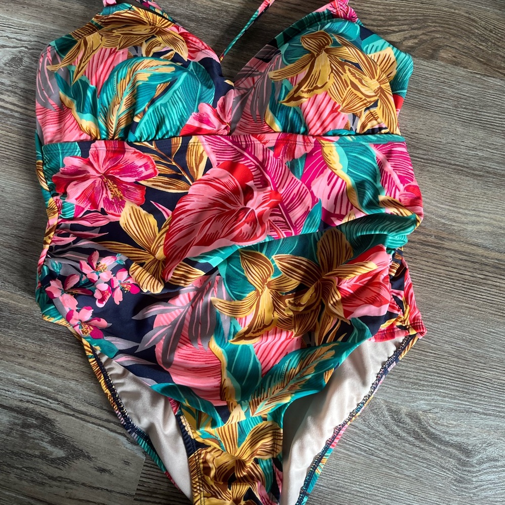 Kona sol 16w floral swim suit